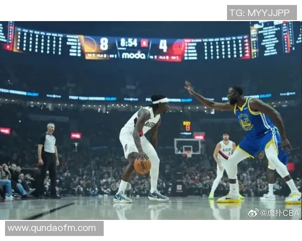 库里在对阵开拓者的精彩表现集锦回顾与分析 库里在对阵开拓者的精彩表现集锦回顾与分析