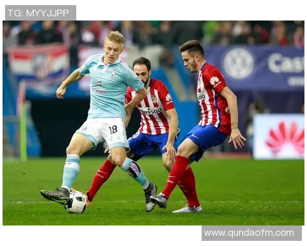 阿伯丁与维京的激烈对决揭示足球战术与团队合作的重要性